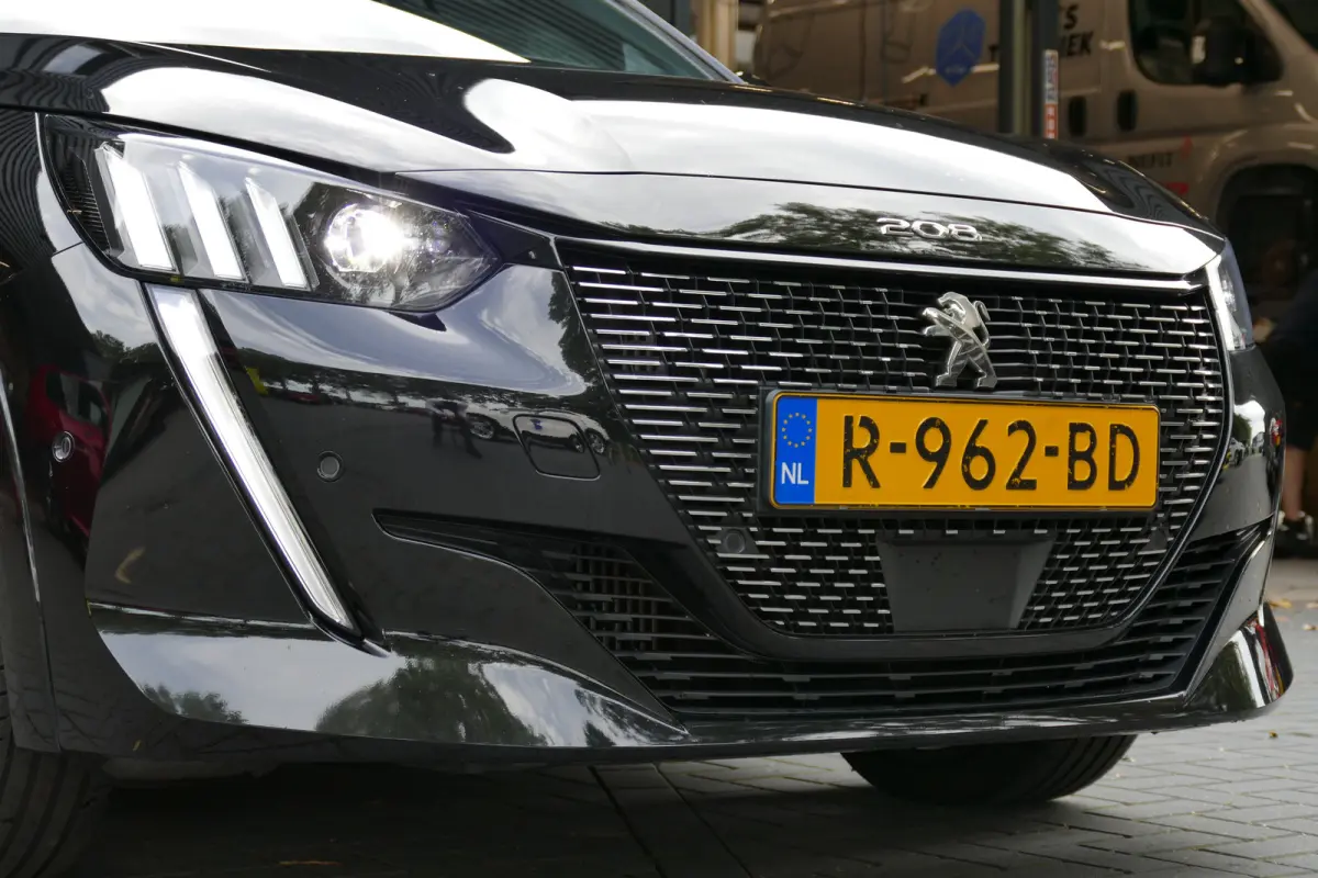 1.2 PureTech GT / CAMERA / STOELVERWARMING / FULL-LED / 17"LMV / NAVI / CLIMA / PDC / BLUETOOTH / CRUISECONTROL / 1E EIGENAAR / SCHITTERENDE STAAT !!