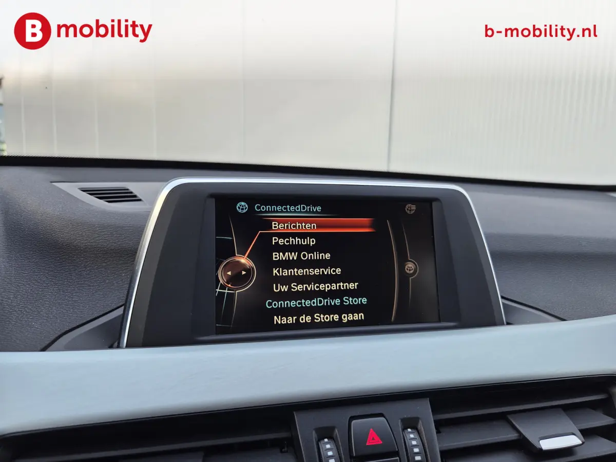 sDrive18i Executive X Line Automaat Trekhaak 1700kg | Achteruitrijcamera | Sportstoelen | Cruise Control | Navigatie