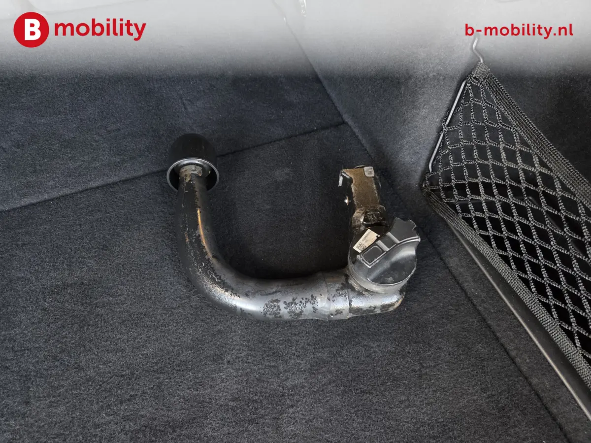 sDrive18i Executive X Line Automaat Trekhaak 1700kg | Achteruitrijcamera | Sportstoelen | Cruise Control | Navigatie