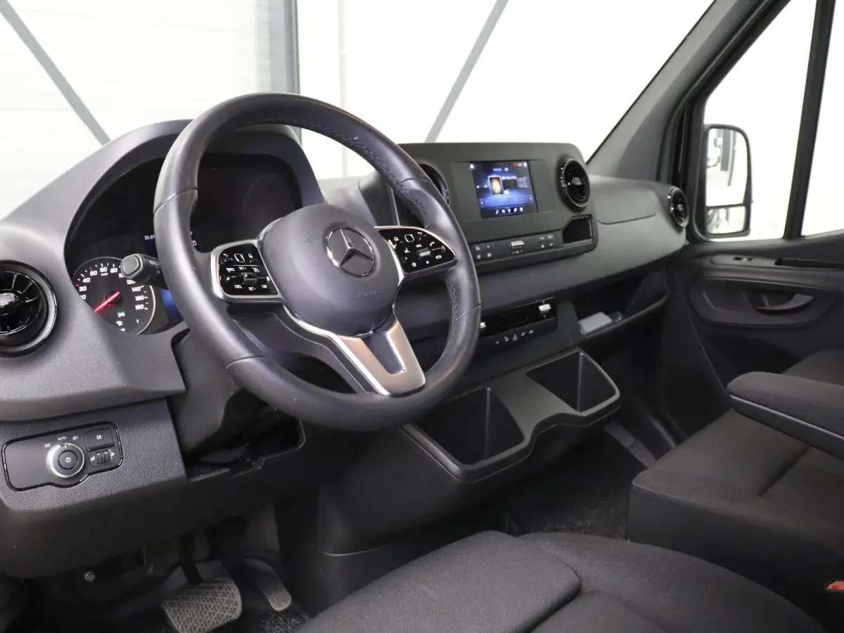 315 1.9 CDI L2H2 RWD Automaat Airco Navigatie Camera Cruisecontrol 3Zits Electra pakket DAB