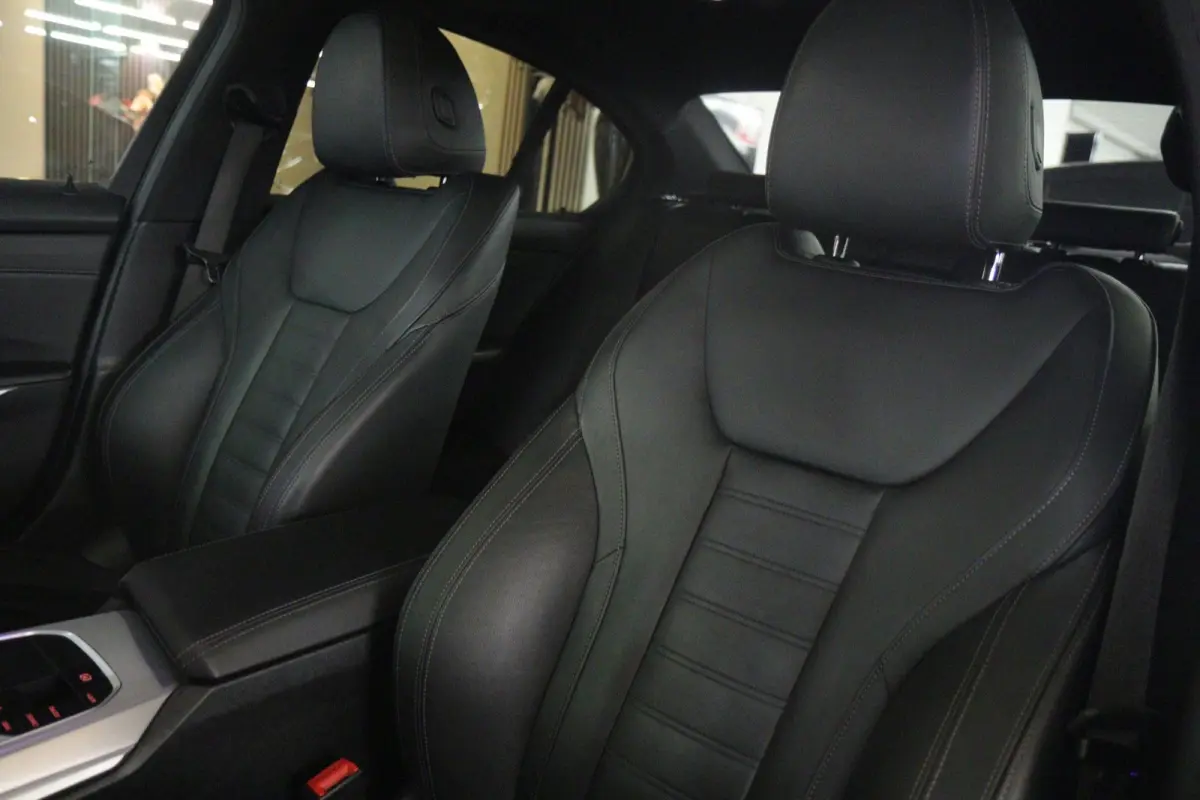 330i High Executive M PAKKET /LASER/PANO/SFEER/HUD/H-K/VOL