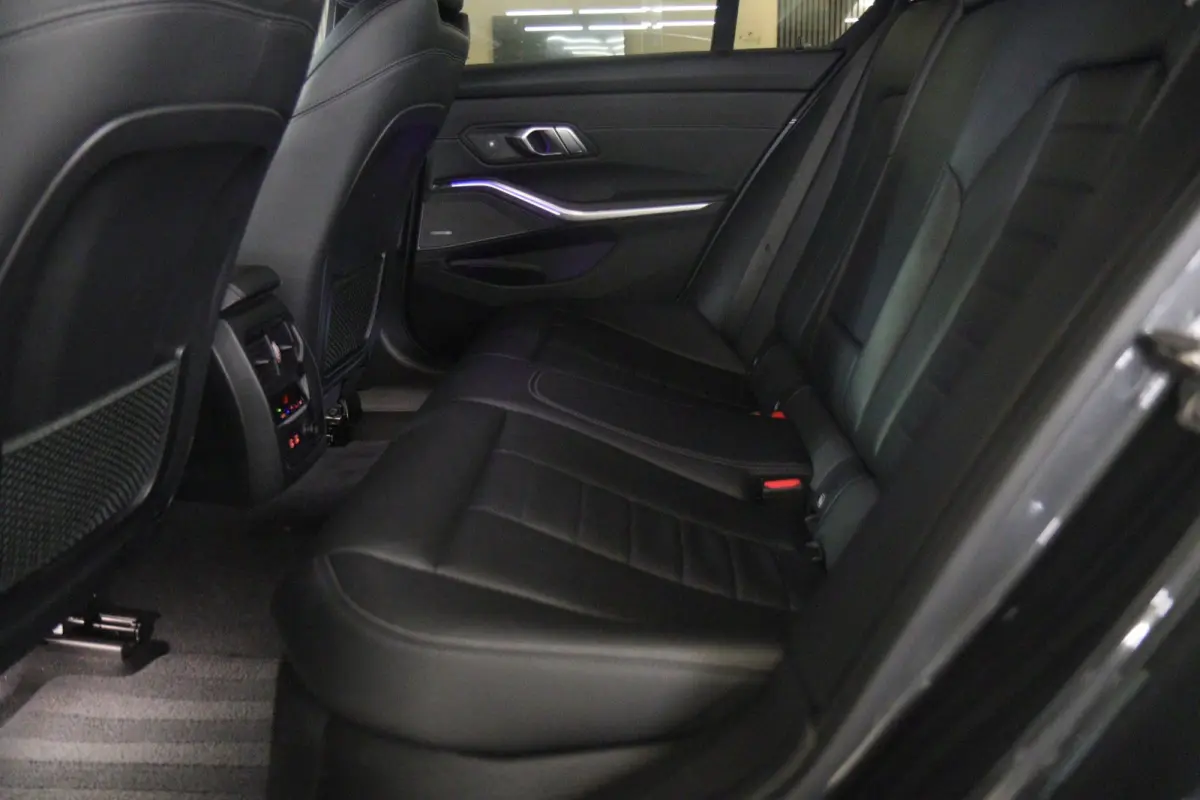 330i High Executive M PAKKET /LASER/PANO/SFEER/HUD/H-K/VOL