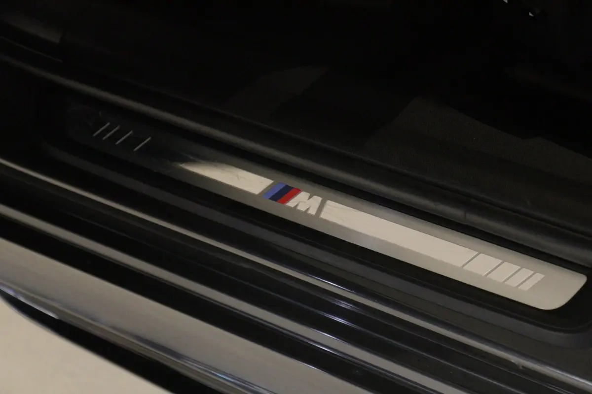 330i High Executive M PAKKET /LASER/PANO/SFEER/HUD/H-K/VOL