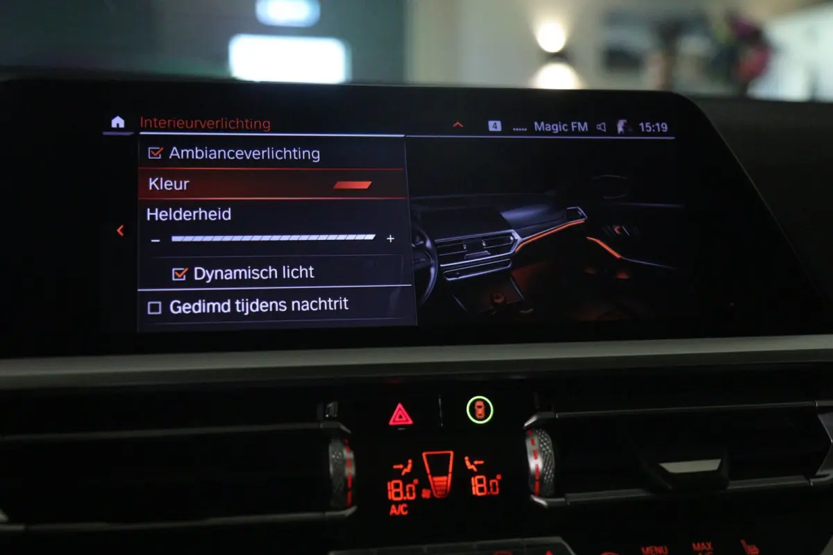 330i High Executive M PAKKET /LASER/PANO/SFEER/HUD/H-K/VOL