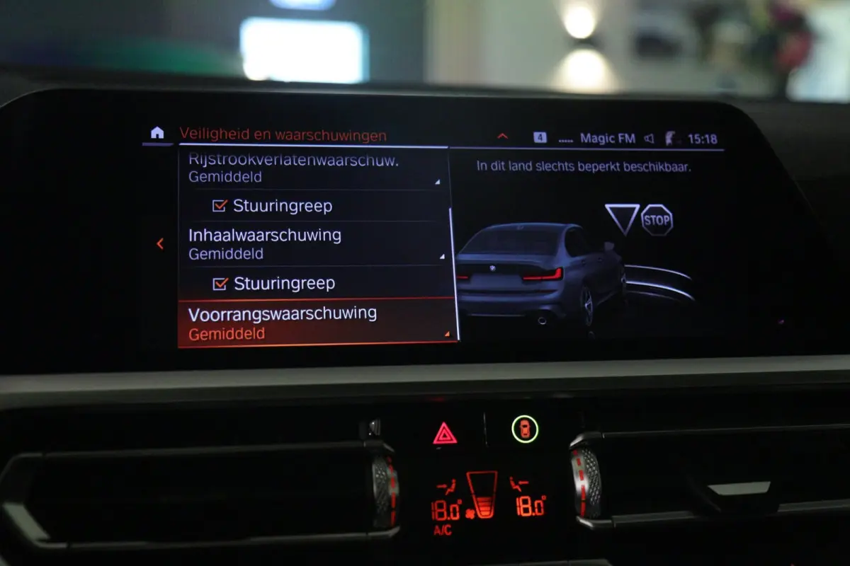 330i High Executive M PAKKET /LASER/PANO/SFEER/HUD/H-K/VOL