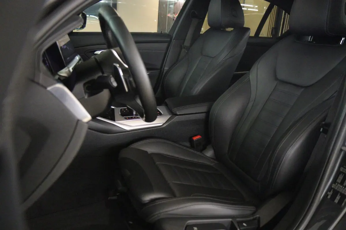 330i High Executive M PAKKET /LASER/PANO/SFEER/HUD/H-K/VOL