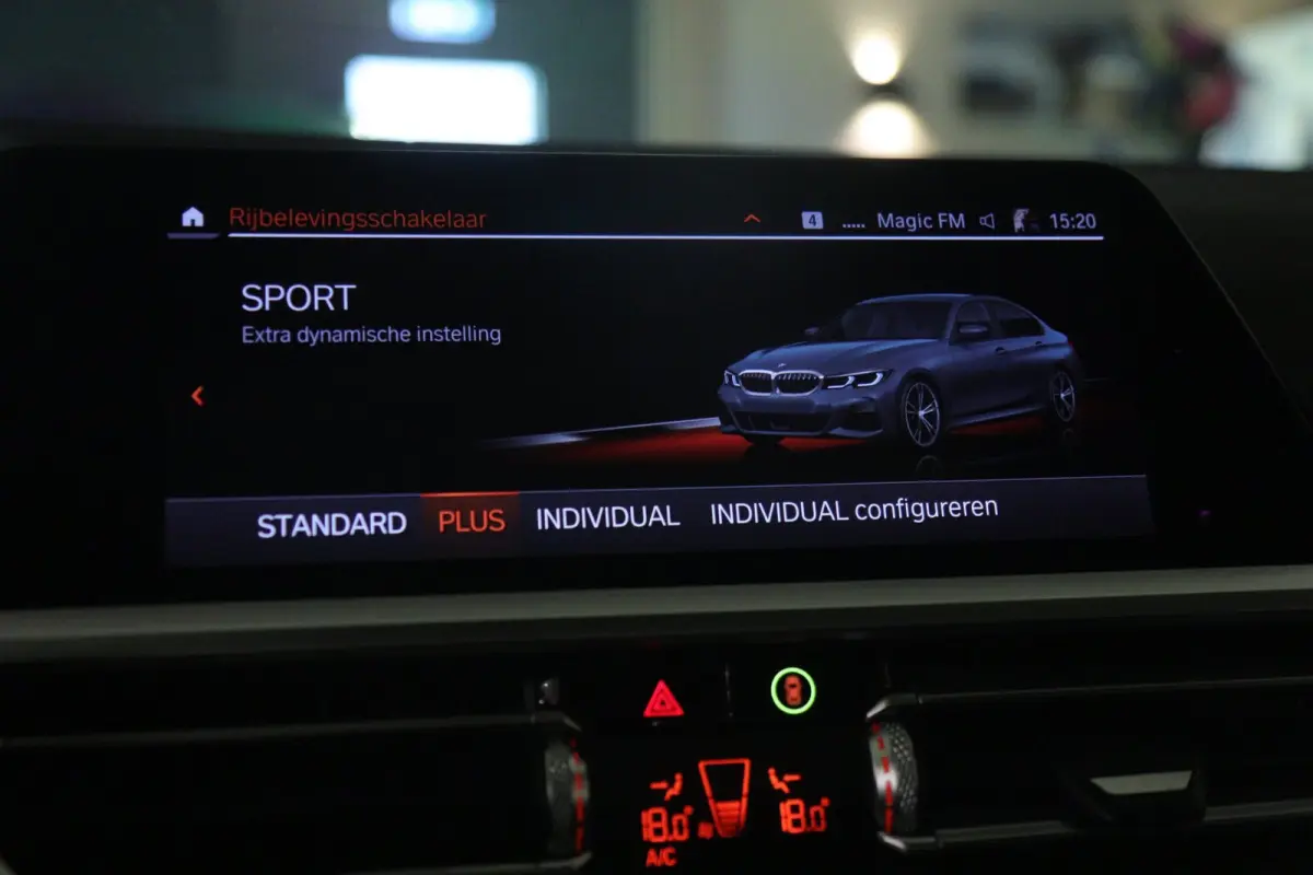 330i High Executive M PAKKET /LASER/PANO/SFEER/HUD/H-K/VOL