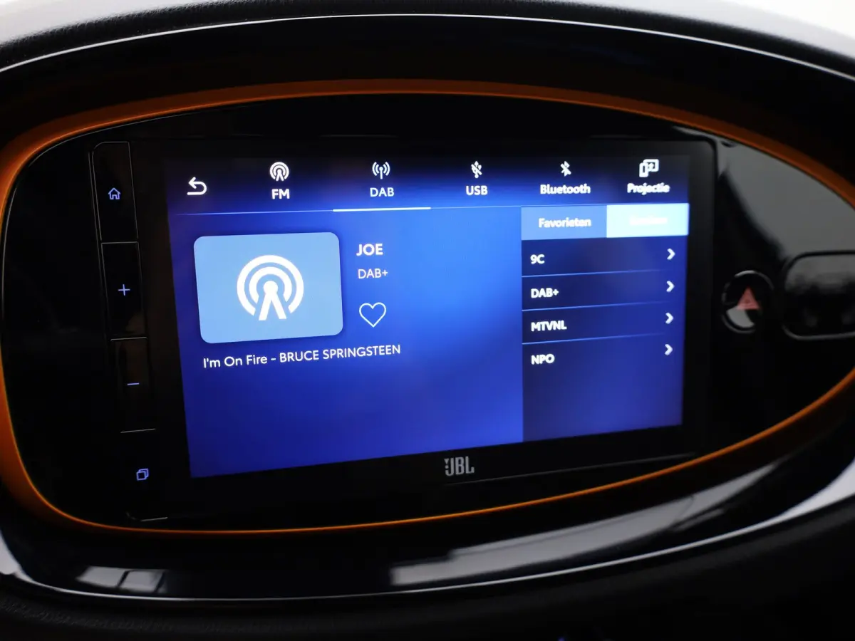 1.0 VVT-i S-CVT Limited | Vouwdak | Keyless | JBL | Stoel verw. | Camera | Prijs Rijklaar!!