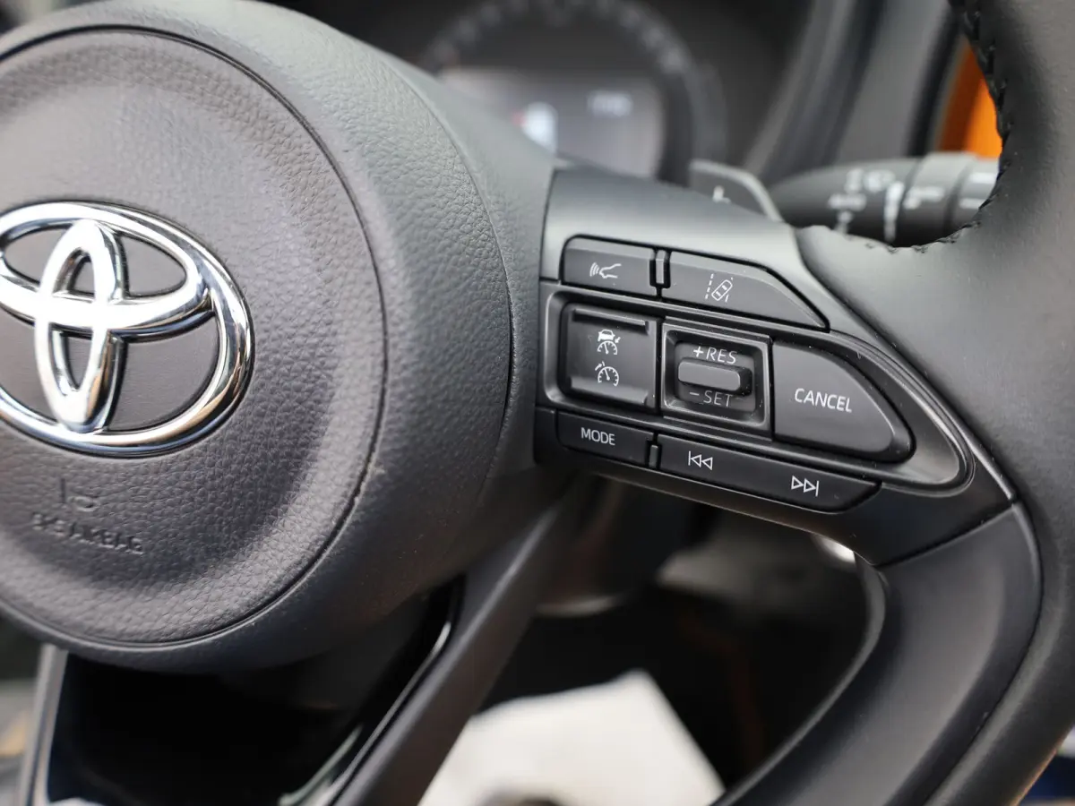 1.0 VVT-i S-CVT Limited | Vouwdak | Keyless | JBL | Stoel verw. | Camera | Prijs Rijklaar!!