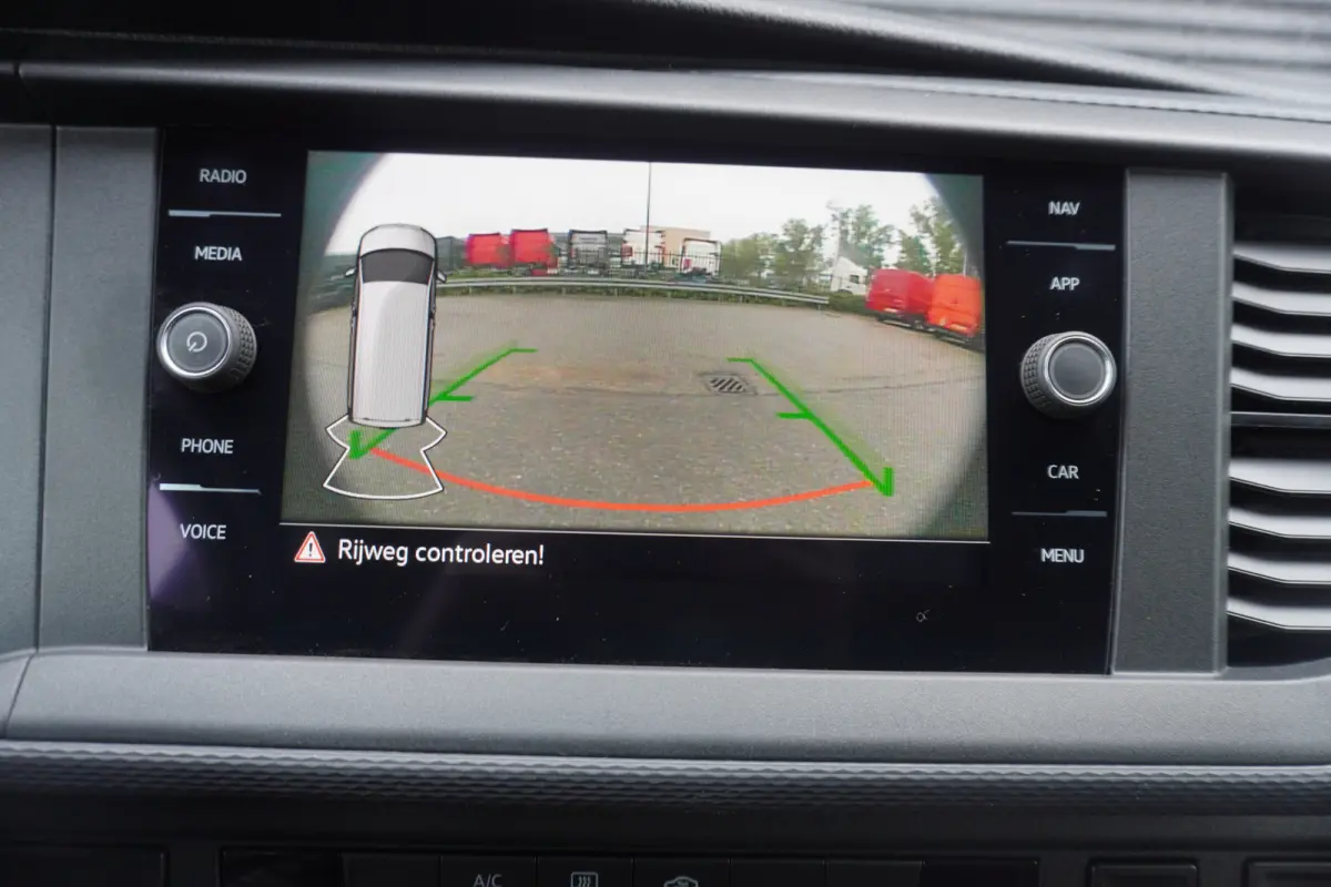 110pk L2H1 Navigatie Achterdeuren Apple carplay LED Camera Parkeersensoren ACC Cruise control