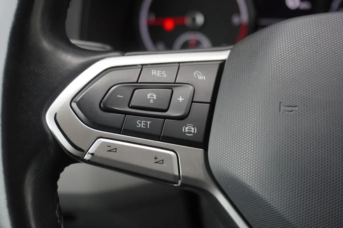 110pk L2H1 Navigatie Achterdeuren Apple carplay LED Camera Parkeersensoren ACC Cruise control