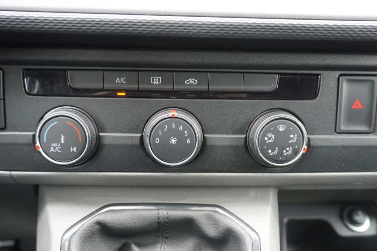 110pk L2H1 Navigatie Achterdeuren Apple carplay LED Camera Parkeersensoren ACC Cruise control