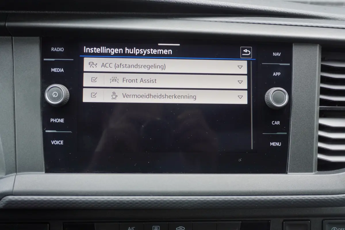 110pk L2H1 Navigatie Achterdeuren Apple carplay LED Camera Parkeersensoren ACC Cruise control