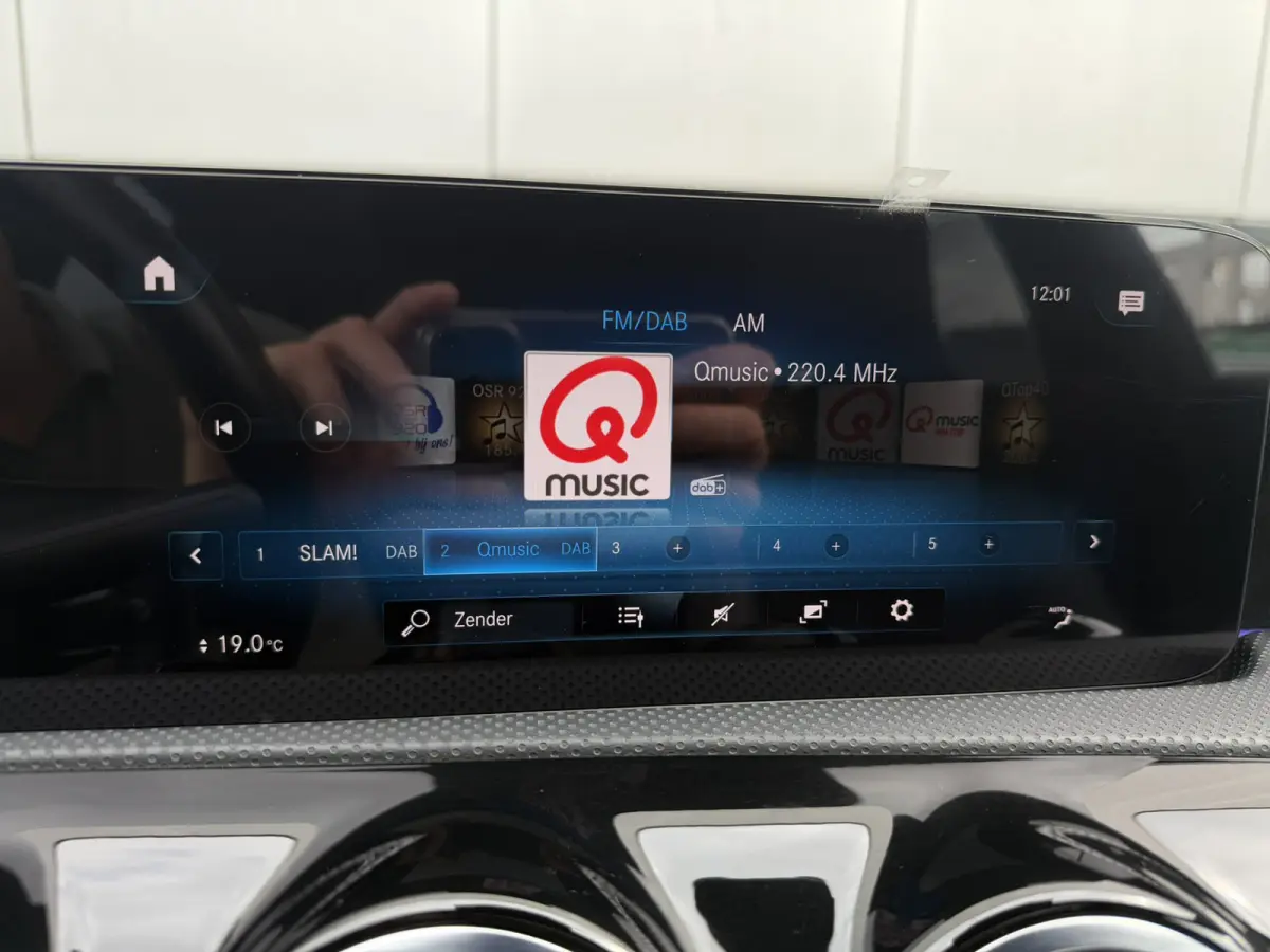250 e AMG Line | Panoramadak | Elek. Trekhaak | Sfeerverlichting | Widescreen | Carplay | LED