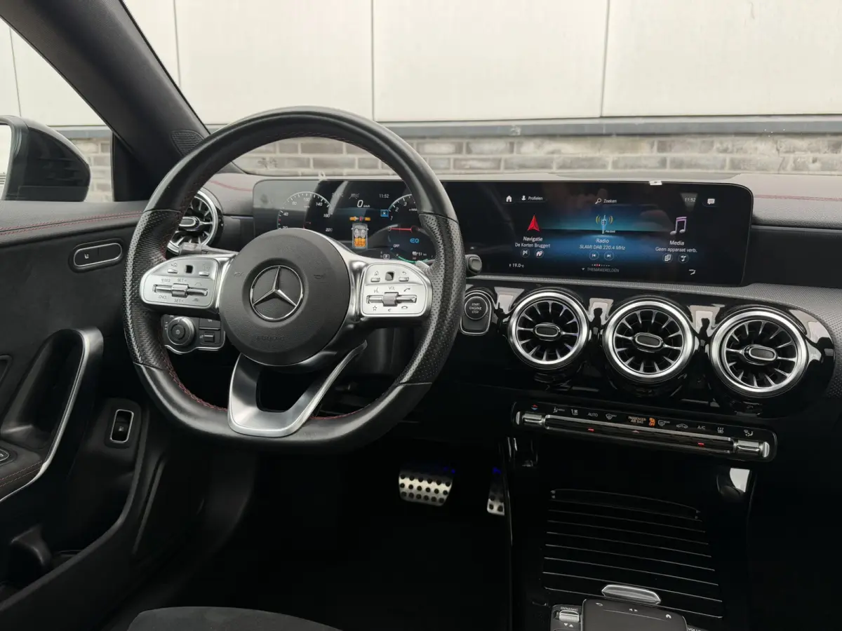 250 e AMG Line | Panoramadak | Elek. Trekhaak | Sfeerverlichting | Widescreen | Carplay | LED