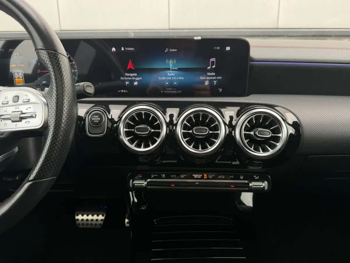 250 e AMG Line | Panoramadak | Elek. Trekhaak | Sfeerverlichting | Widescreen | Carplay | LED