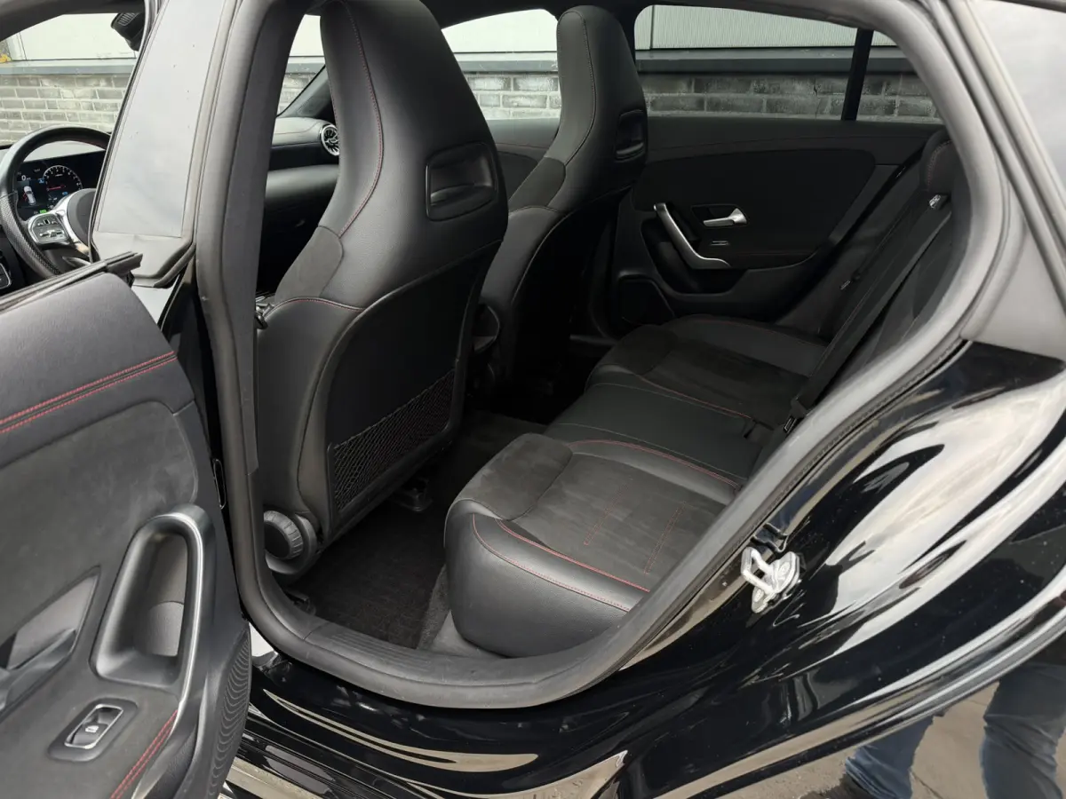 250 e AMG Line | Panoramadak | Elek. Trekhaak | Sfeerverlichting | Widescreen | Carplay | LED