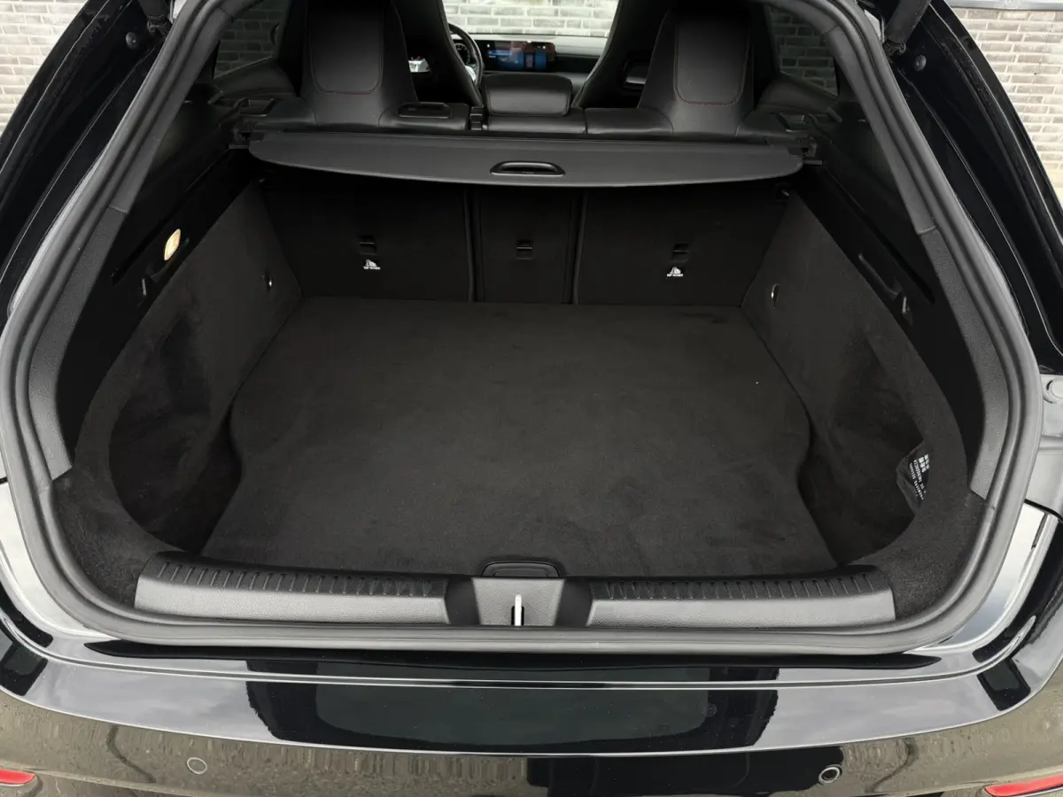250 e AMG Line | Panoramadak | Elek. Trekhaak | Sfeerverlichting | Widescreen | Carplay | LED