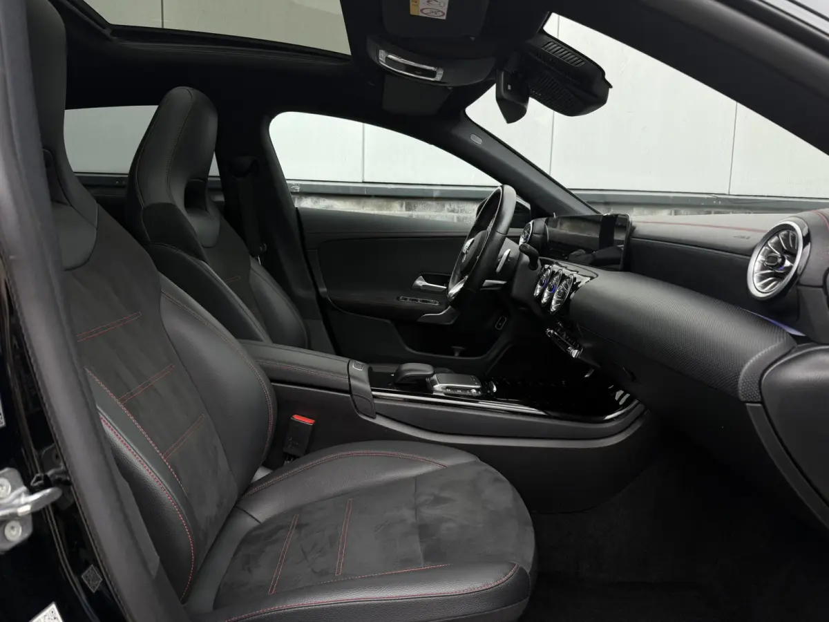250 e AMG Line | Panoramadak | Elek. Trekhaak | Sfeerverlichting | Widescreen | Carplay | LED