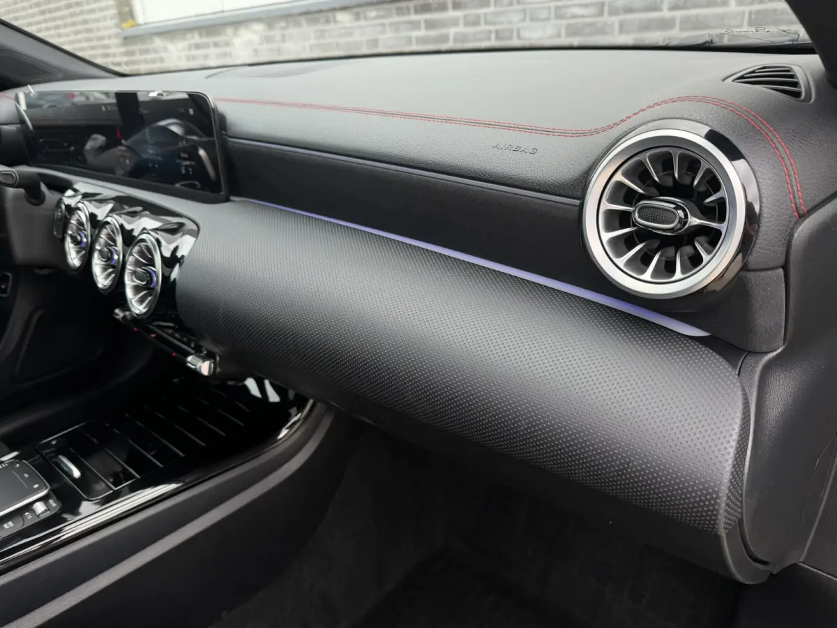 250 e AMG Line | Panoramadak | Elek. Trekhaak | Sfeerverlichting | Widescreen | Carplay | LED