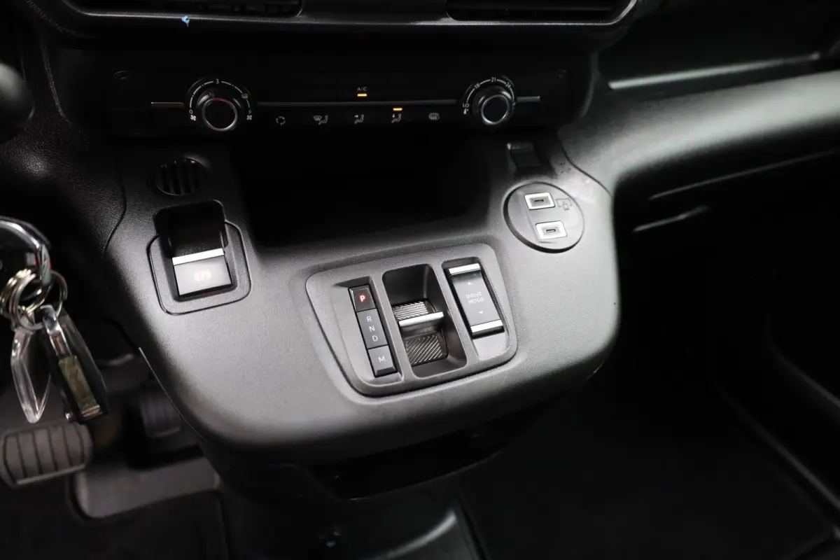 1.5 BlueHDi 130 EAT8 S&S L1 | Navi | Camera | Airco | Cruise control | Dodehoek detectie | Trekhaak |