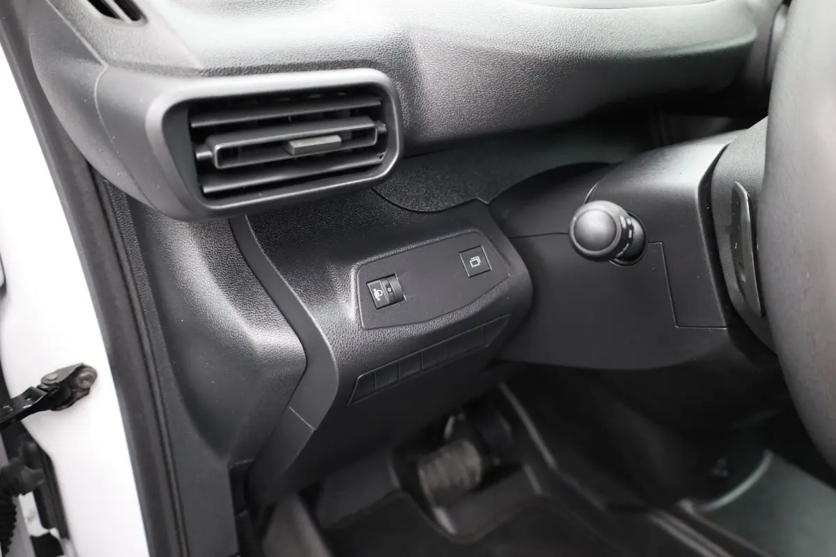 1.5 BlueHDi 130 EAT8 S&S L1 | Navi | Camera | Airco | Cruise control | Dodehoek detectie | Trekhaak |