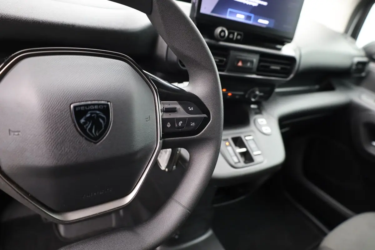 1.5 BlueHDi 130 EAT8 S&S L1 | Navi | Camera | Airco | Cruise control | Dodehoek detectie | Trekhaak |