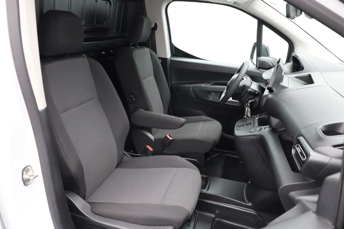 1.5 BlueHDi 130 EAT8 S&S L1 | Navi | Camera | Airco | Cruise control | Dodehoek detectie | Trekhaak |
