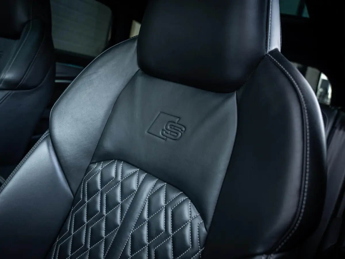 C8 55 TFSI e quattro Competition - RS seat l Matrix l Pano l HUD l 360cam