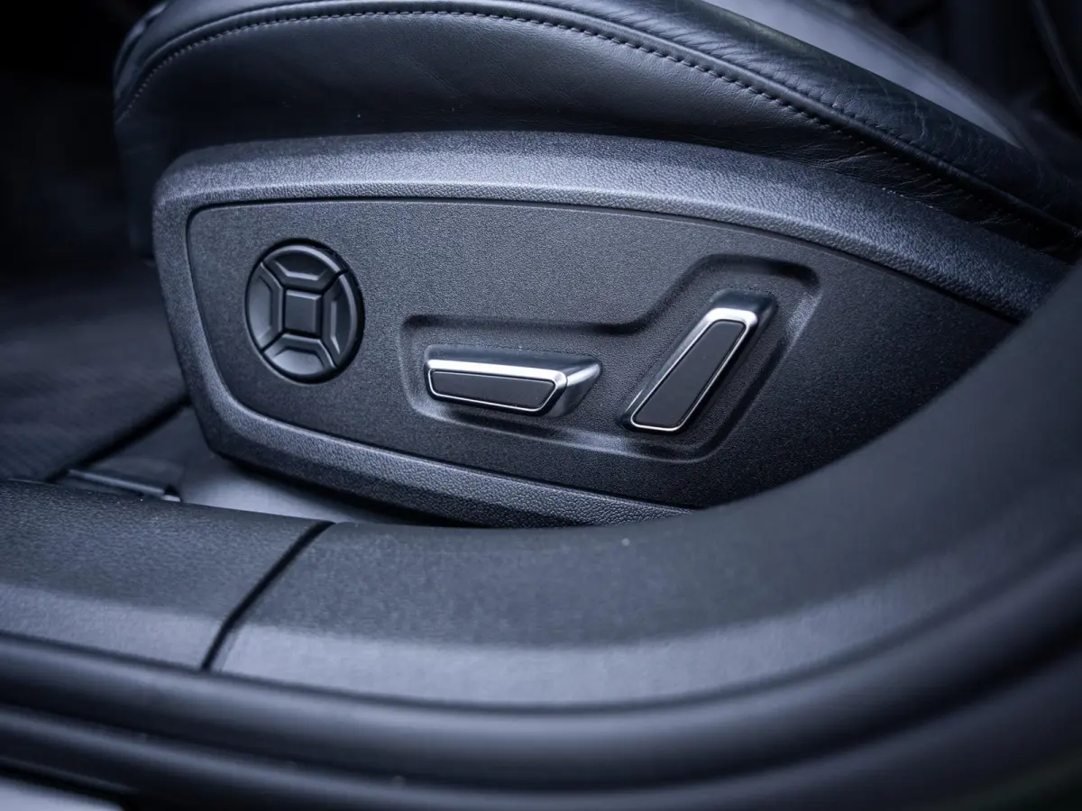 C8 55 TFSI e quattro Competition - RS seat l Matrix l Pano l HUD l 360cam