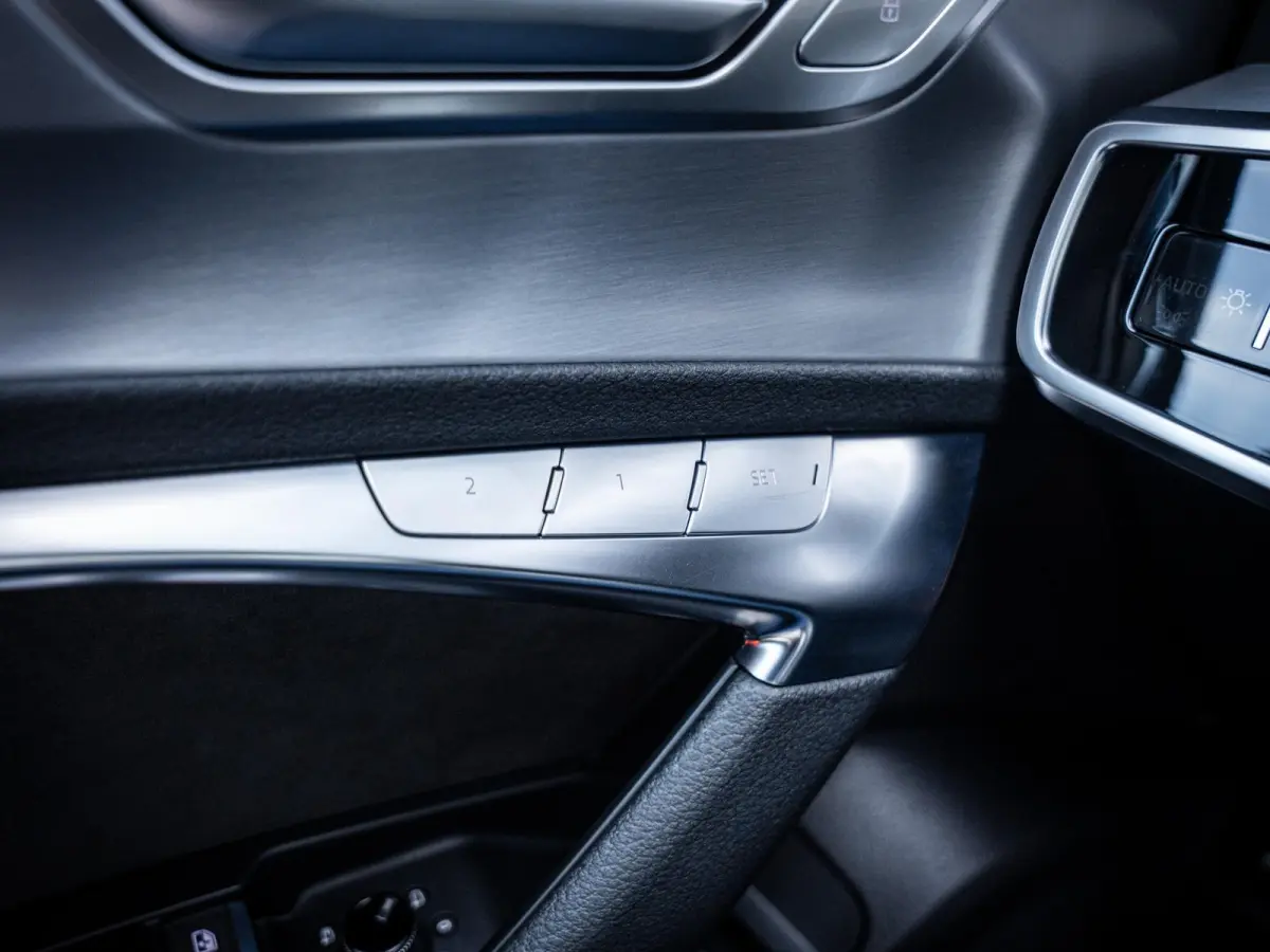 C8 55 TFSI e quattro Competition - RS seat l Matrix l Pano l HUD l 360cam