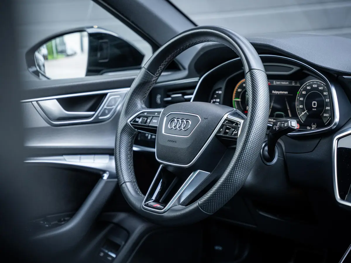 C8 55 TFSI e quattro Competition - RS seat l Matrix l Pano l HUD l 360cam