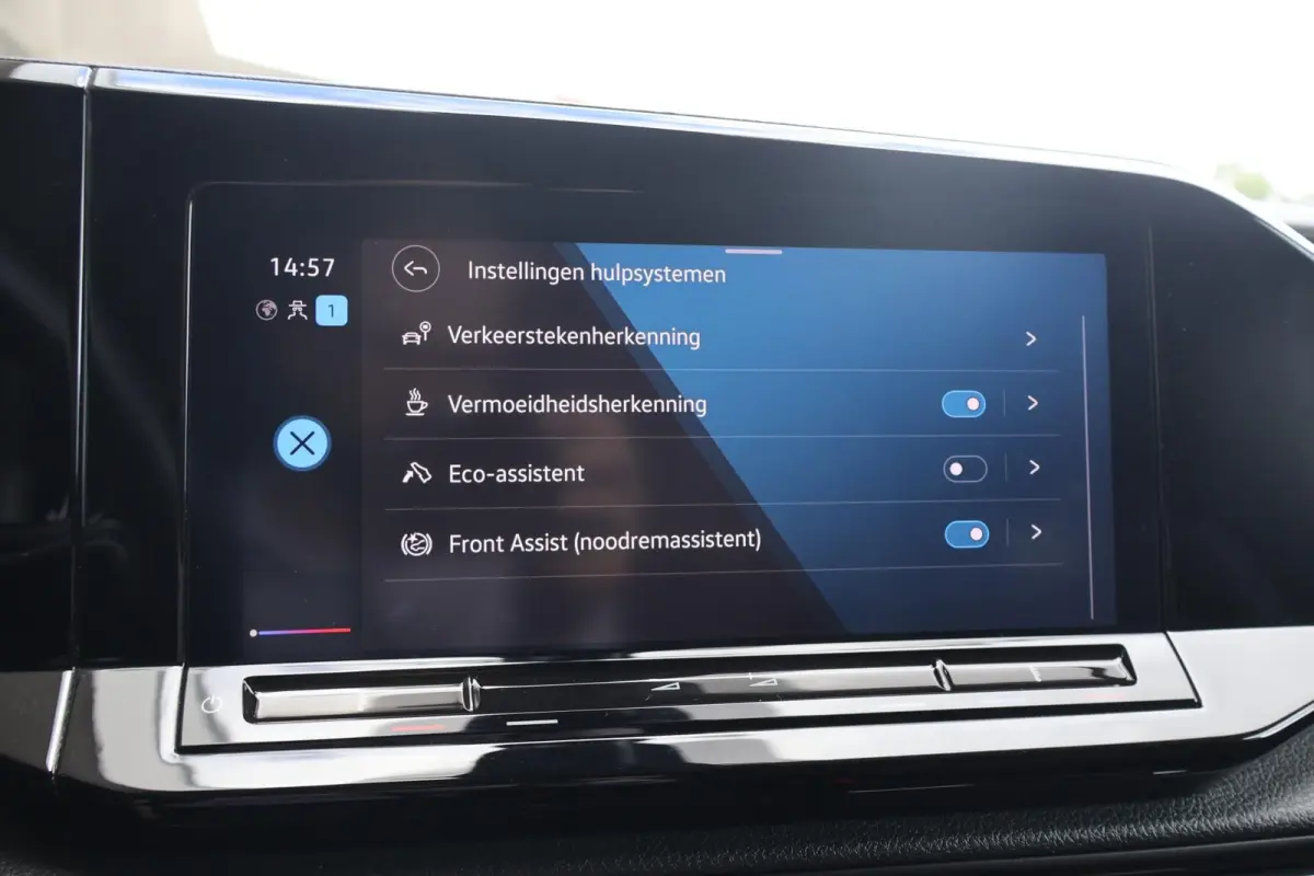 2.0 TDI 122pk DSG 75 Edition | Navigatie | Leder | Camera | PDC | Carplay