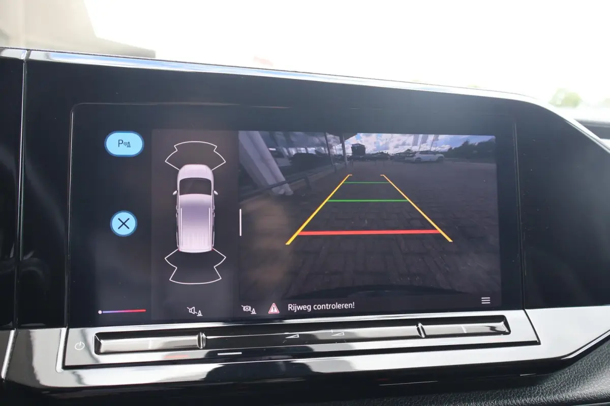 2.0 TDI 122pk DSG 75 Edition | Navigatie | Leder | Camera | PDC | Carplay