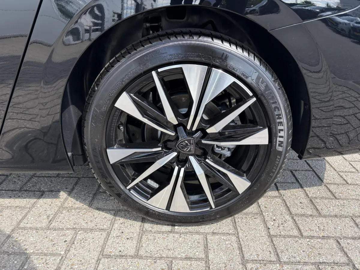 1.2 Hybrid 145 e-DCS6 Allure | 360 Camera | Adaptieve Cruise Control | Navigatie | Apple Carplay/Android Auto