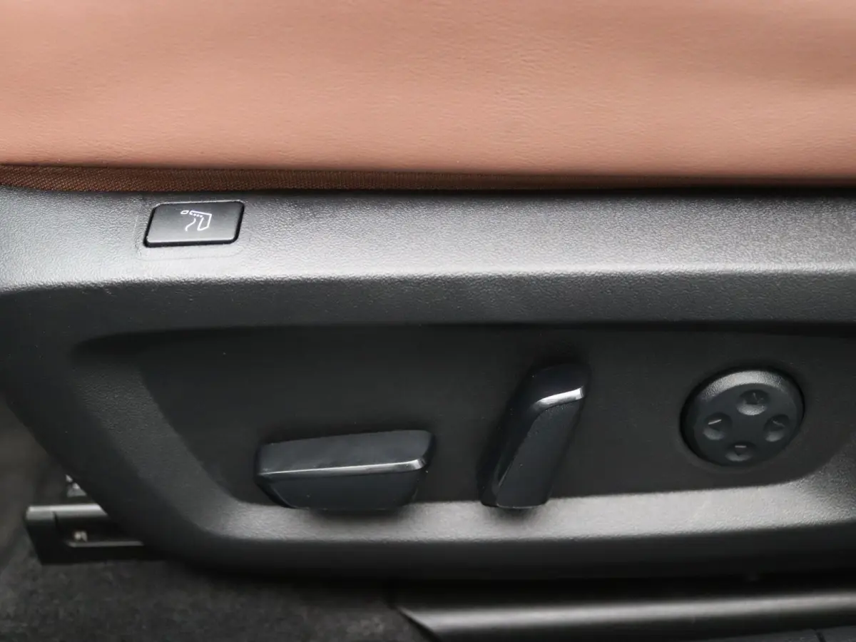 306pk PHEV Instyle+ Apple Carplay/Android Auto | Climate