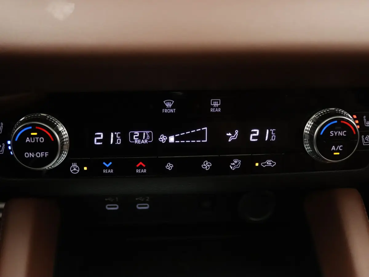 306pk PHEV Instyle+ Apple Carplay/Android Auto | Climate