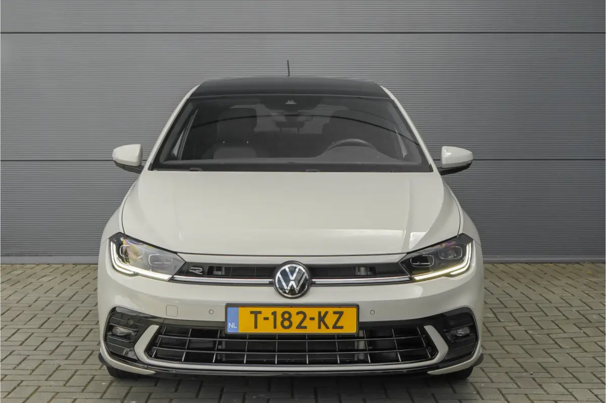 1.0 TSI R-Line Pano ACC Camera Virtual Dash Ascotgrau