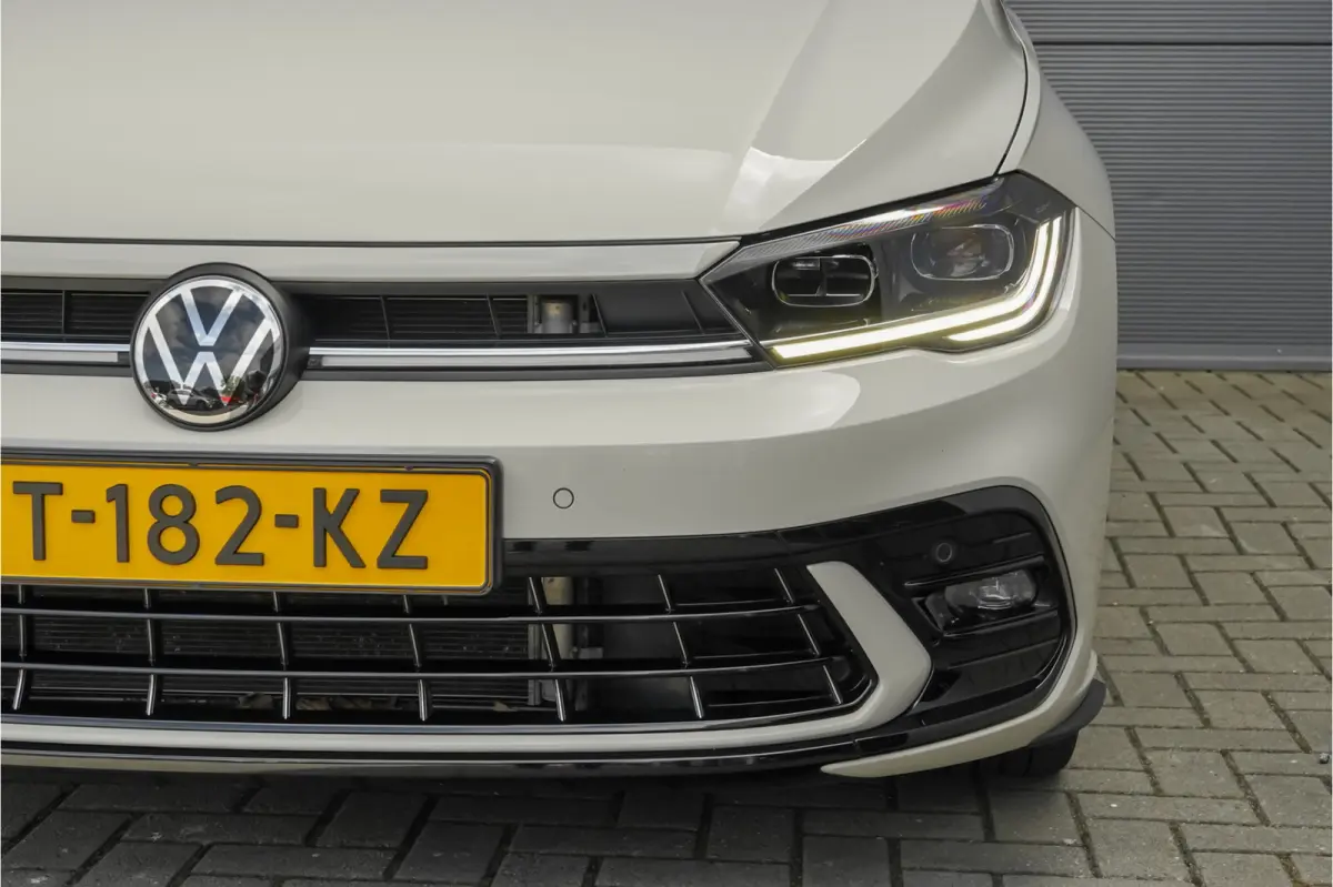 1.0 TSI R-Line Pano ACC Camera Virtual Dash Ascotgrau