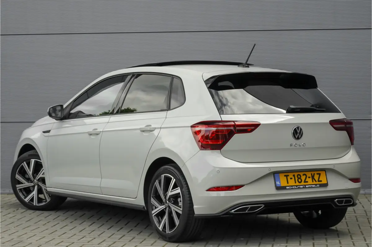 1.0 TSI R-Line Pano ACC Camera Virtual Dash Ascotgrau