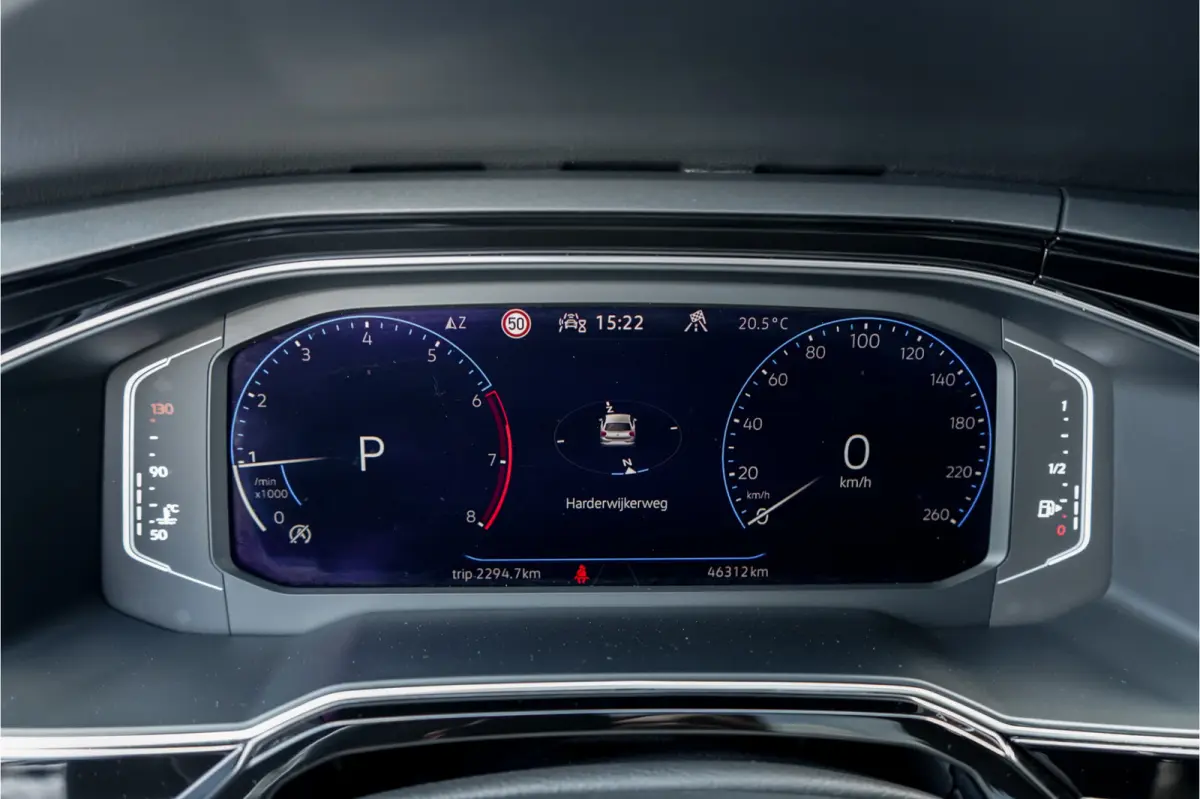 1.0 TSI R-Line Pano ACC Camera Virtual Dash Ascotgrau