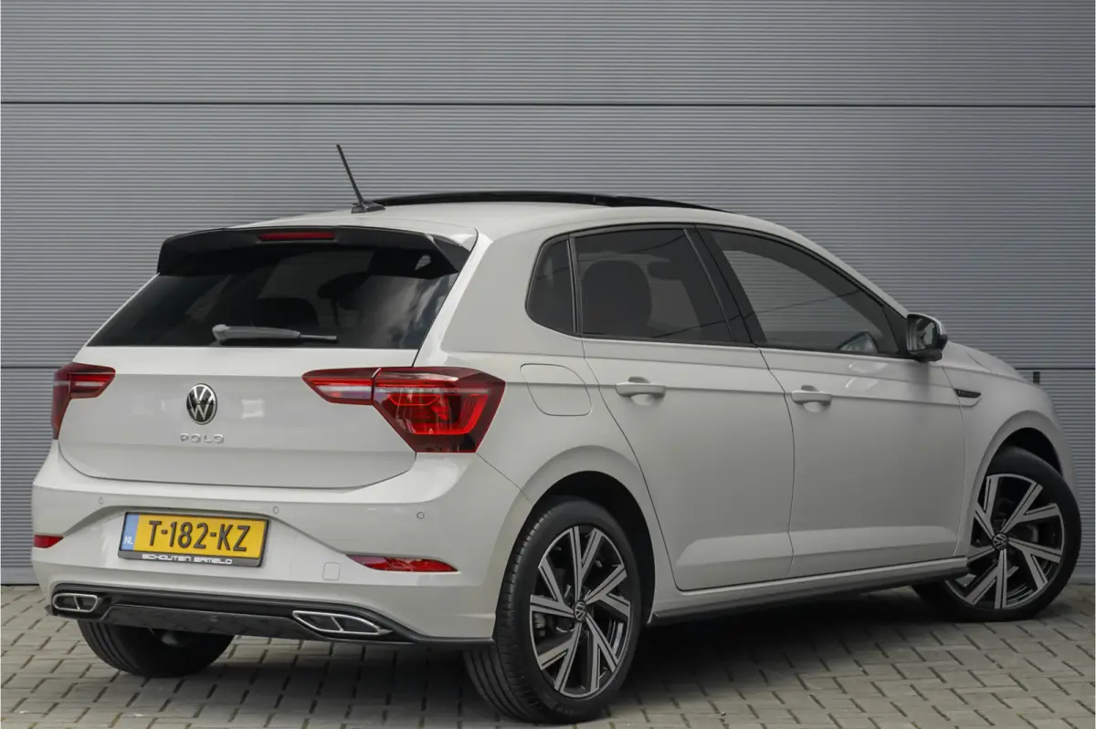 1.0 TSI R-Line Pano ACC Camera Virtual Dash Ascotgrau