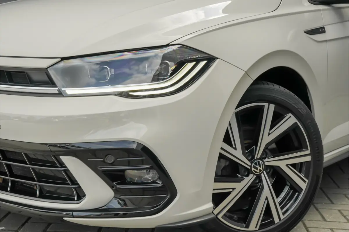1.0 TSI R-Line Pano ACC Camera Virtual Dash Ascotgrau