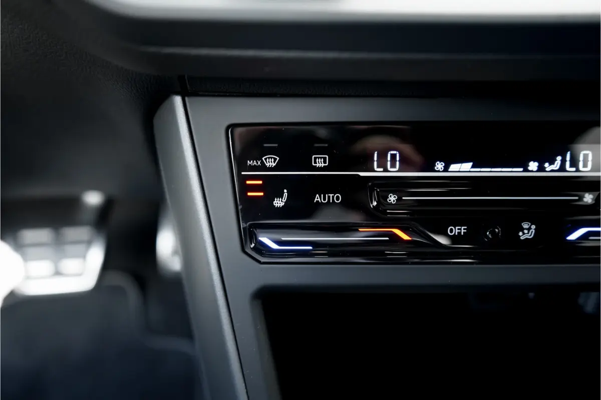 1.0 TSI R-Line Pano ACC Camera Virtual Dash Ascotgrau