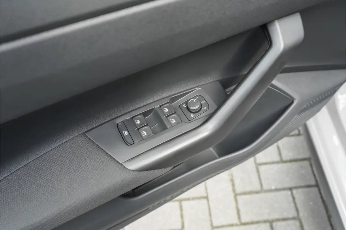 1.0 TSI R-Line Pano ACC Camera Virtual Dash Ascotgrau