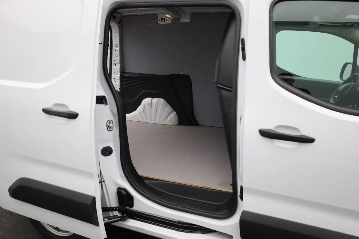 1.5 BlueHDi 100 S&S L1 | Dodehoek detectie | Camer| Airco | Trekhaak | Navi |