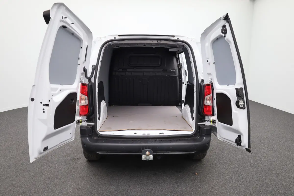 1.5 BlueHDi 100 S&S L1 | Dodehoek detectie | Camer| Airco | Trekhaak | Navi |