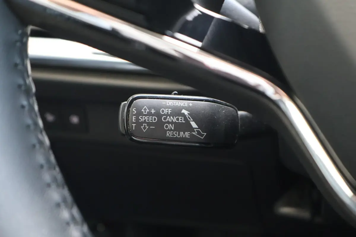60 180pk | SoH 91% | Warmtepomp | Navigatie | Adaptive Cruise | Elektr. Achterklep
