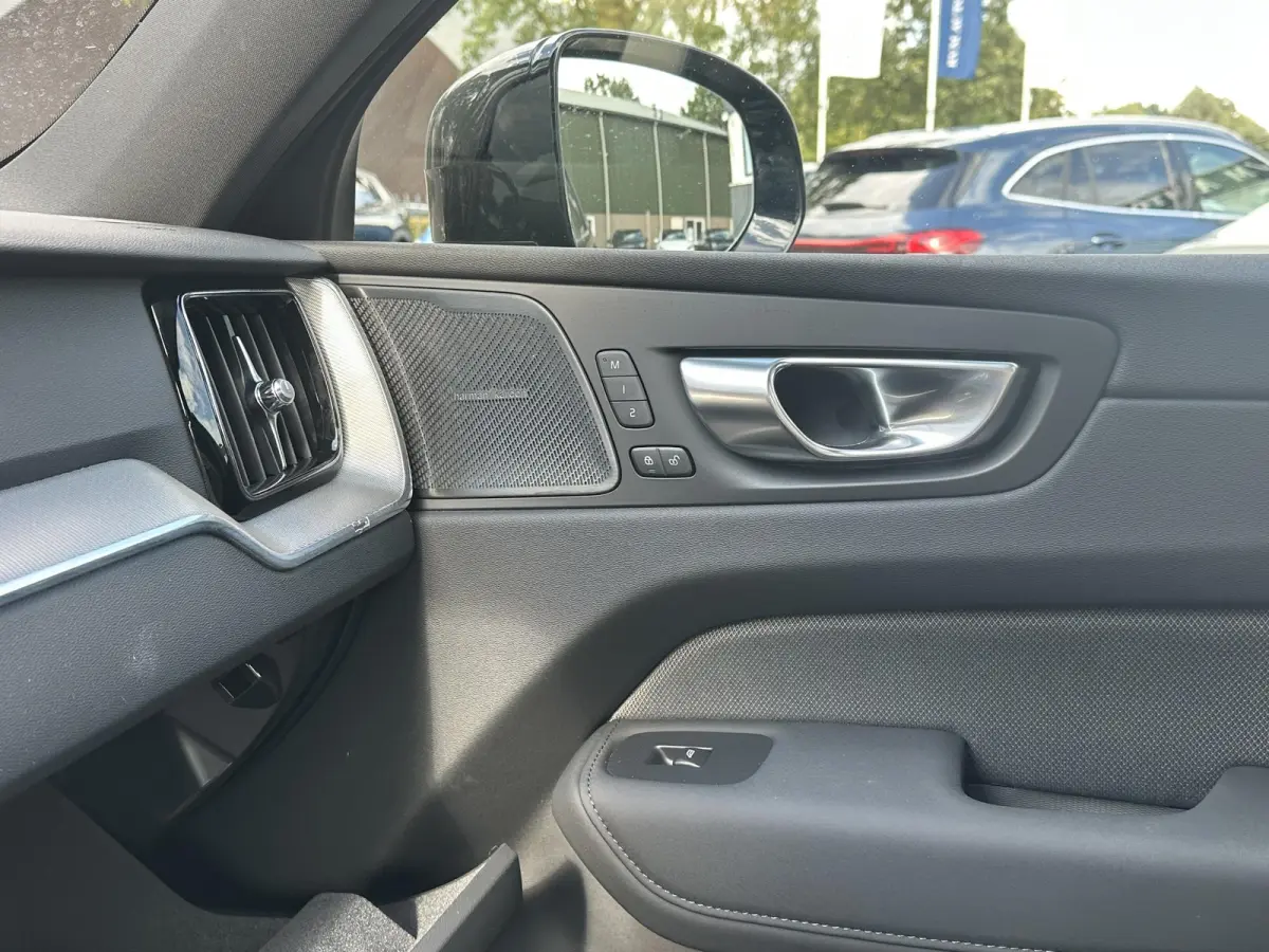 2.0 T6 Plug-in hybrid AWD Plus Black Edition VAN: 59.900,- ND: 56.877,- UW HERSTVOORDEEL: 2.023,- | TREKHAAK | DEALER ONDERHOUDEN | HEAD UP | 360CAMERA | FABR. GARANTIE! |
