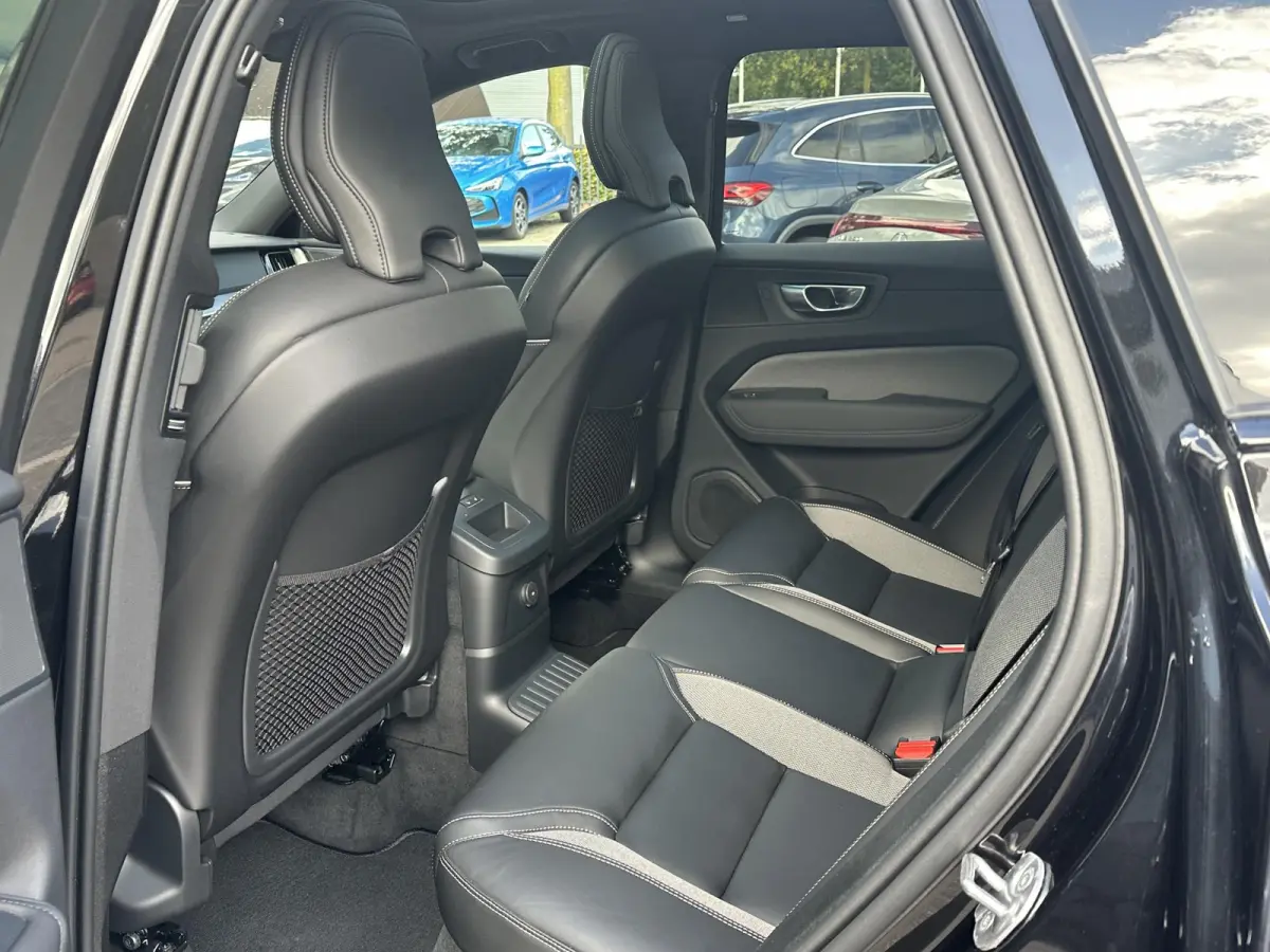 2.0 T6 Plug-in hybrid AWD Plus Black Edition VAN: 59.900,- ND: 56.877,- UW HERSTVOORDEEL: 2.023,- | TREKHAAK | DEALER ONDERHOUDEN | HEAD UP | 360CAMERA | FABR. GARANTIE! |